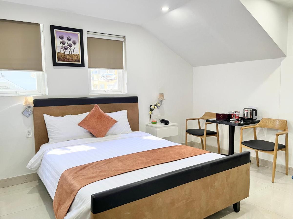 Khách sạn Paragon Pmh