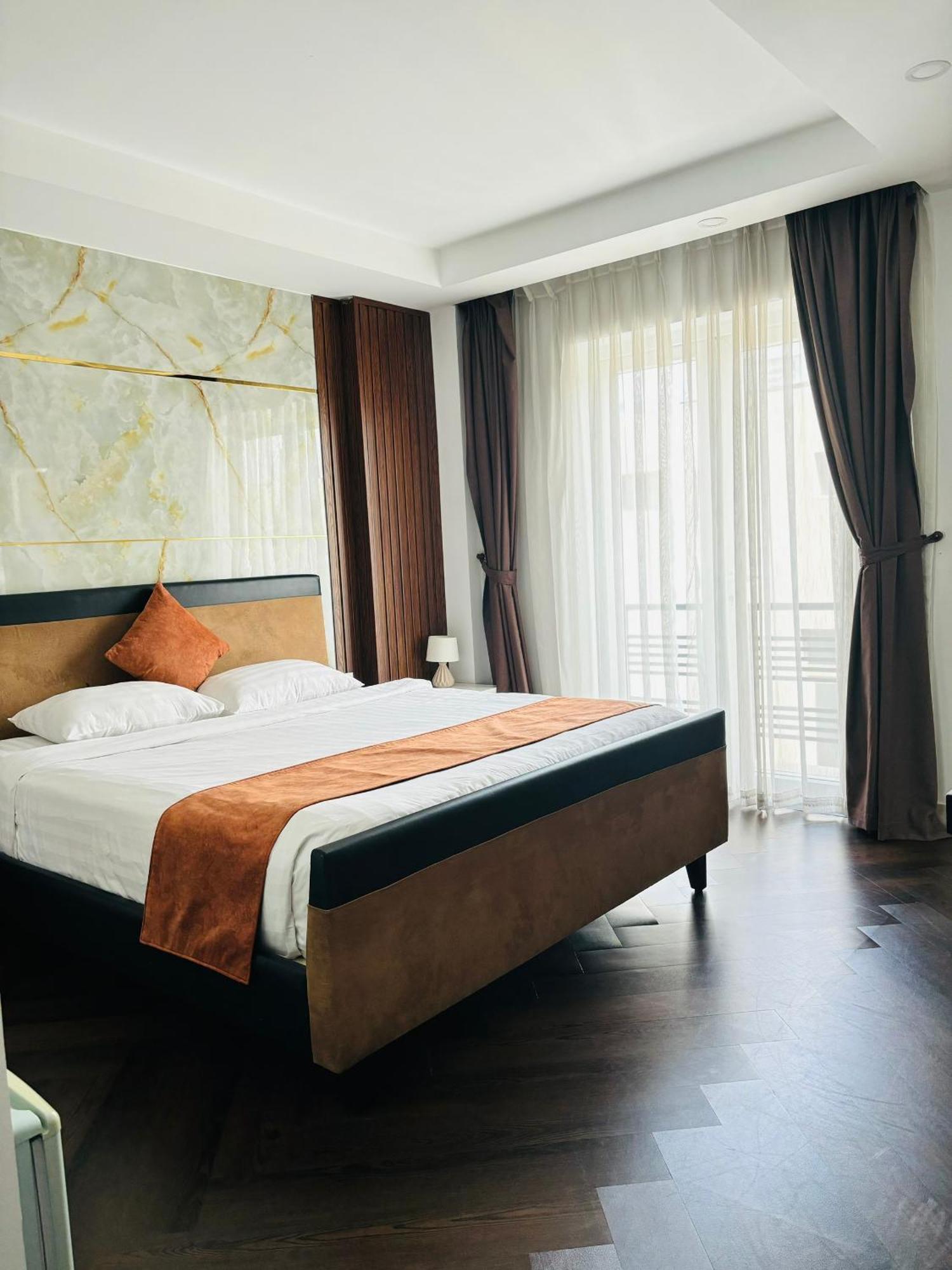 Paragon Pmh Khách sạn *
