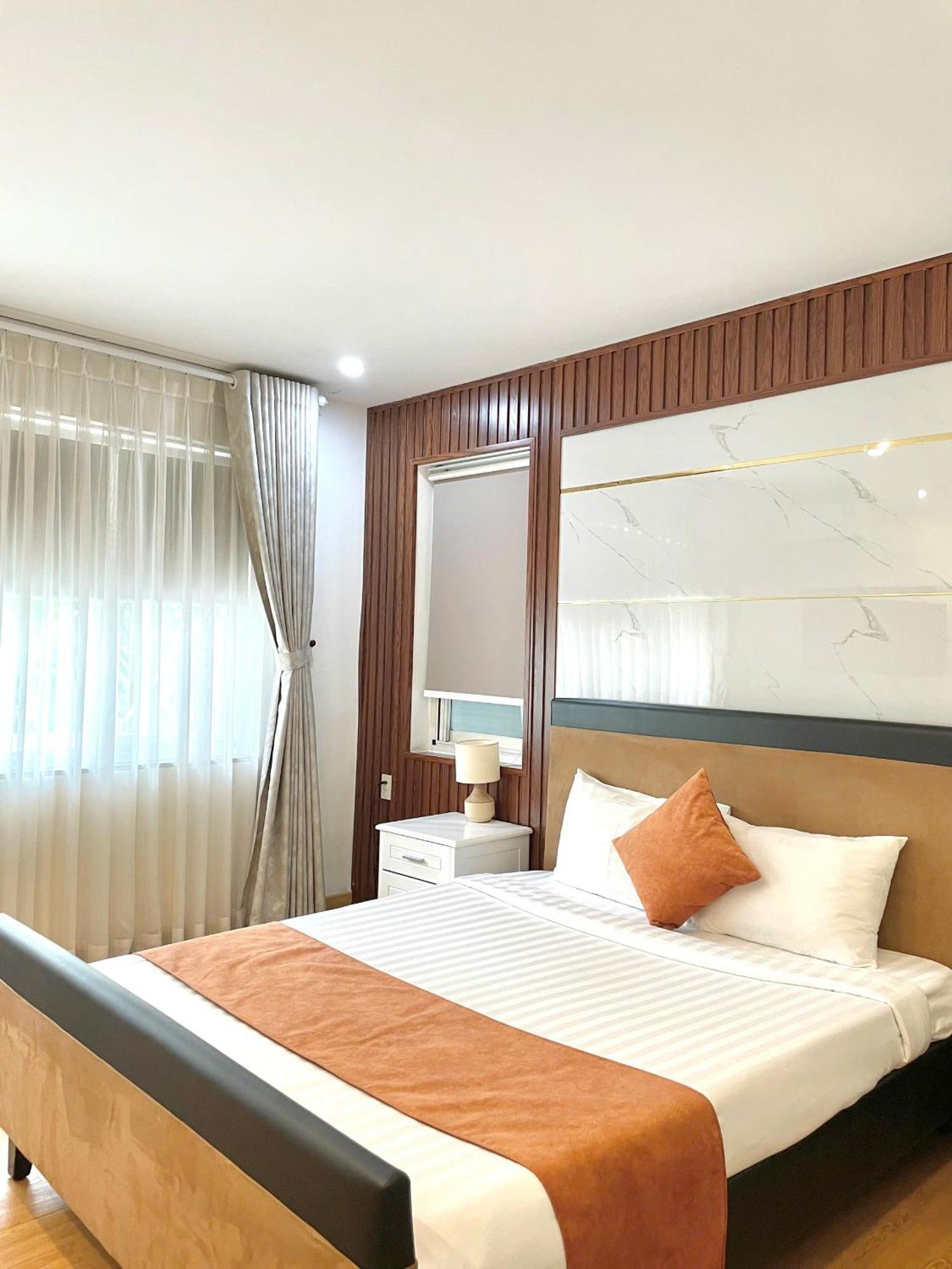 Khách sạn Paragon Pmh *
